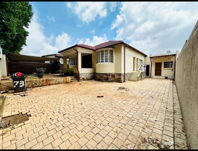 4 BEDROOM HOUSE FOR SALE IN KENSINGTON